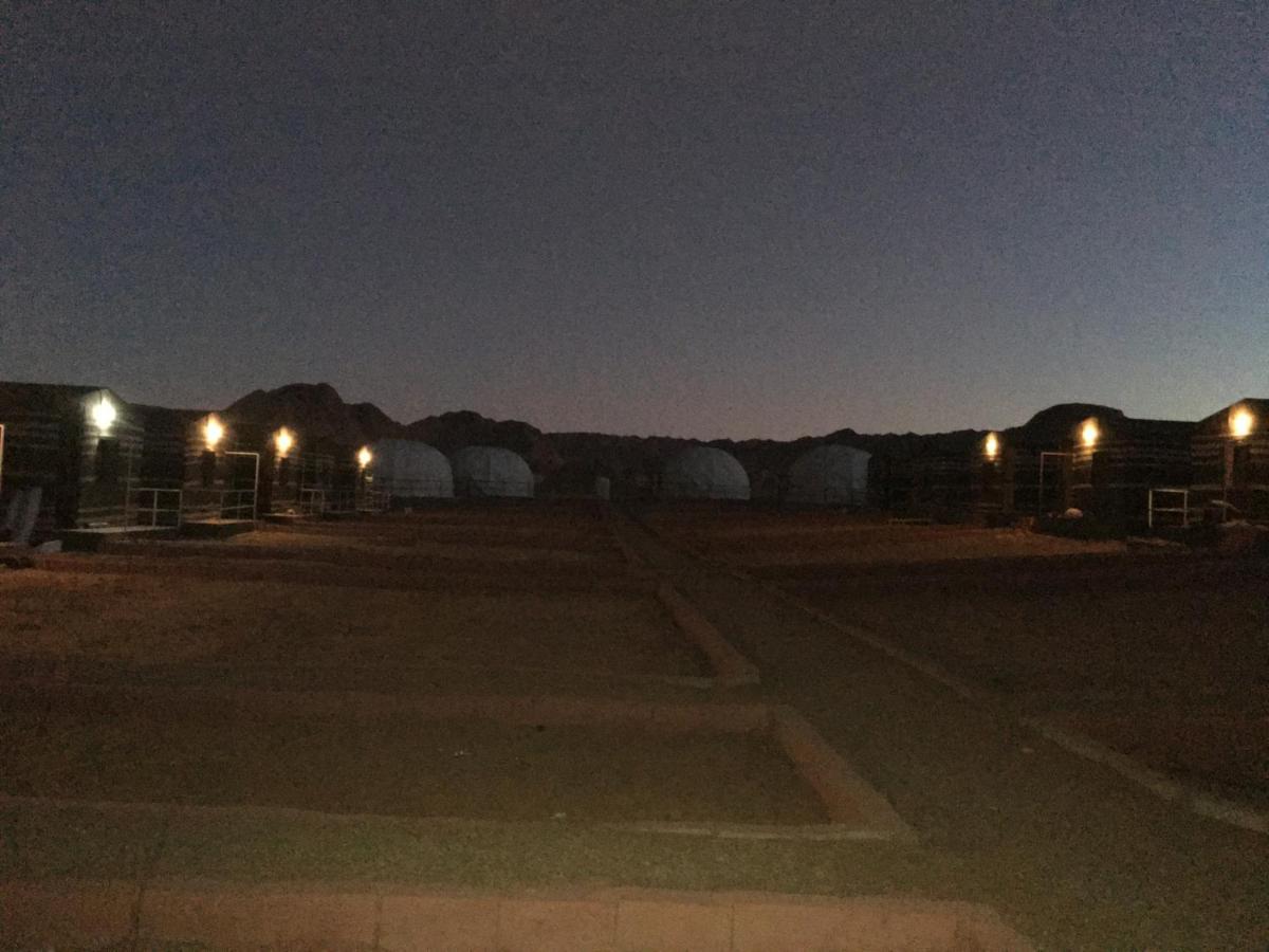 Oryx Camp Hotel Wadi Rum Ngoại thất bức ảnh